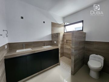 Casa Nueva de 3 habitaciones  mas 1 estudio o cuarta habitación.