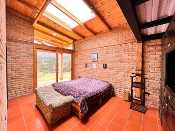 En Venta Quinta con Terreno Amplio en la Autopista Azogues Cuenca