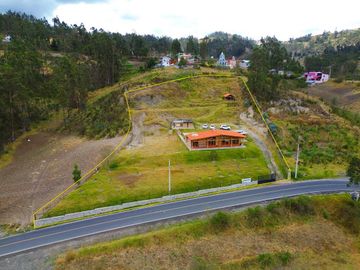 En Venta Quinta con Terreno Amplio en la Autopista Azogues Cuenca