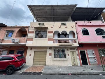 VENTA DE AMPLIA CASA EN AV. DOMINGO COMÍN – SUR DE GUAYAQUIL