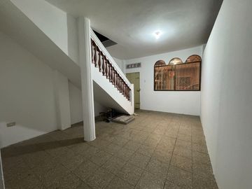 VENTA DE AMPLIA CASA EN AV. DOMINGO COMÍN – SUR DE GUAYAQUIL