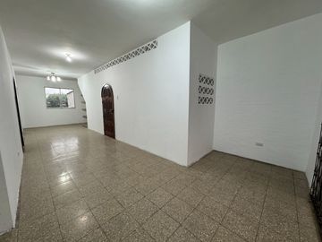 VENTA DE AMPLIA CASA EN AV. DOMINGO COMÍN – SUR DE GUAYAQUIL