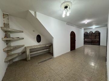 VENTA DE AMPLIA CASA EN AV. DOMINGO COMÍN – SUR DE GUAYAQUIL