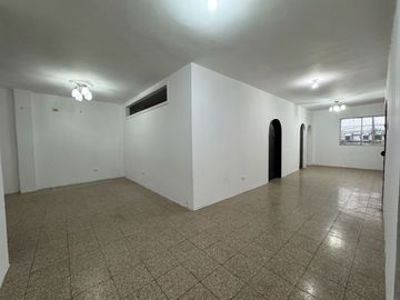 VENTA DE AMPLIA CASA EN AV. DOMINGO COMÍN – SUR DE GUAYAQUIL