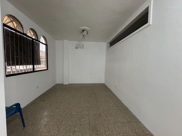 VENTA DE AMPLIA CASA EN AV. DOMINGO COMÍN – SUR DE GUAYAQUIL