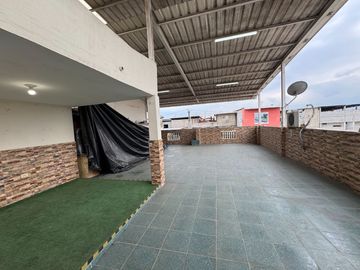 VENTA DE AMPLIA CASA EN AV. DOMINGO COMÍN – SUR DE GUAYAQUIL