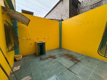VENTA DE AMPLIA CASA EN AV. DOMINGO COMÍN – SUR DE GUAYAQUIL