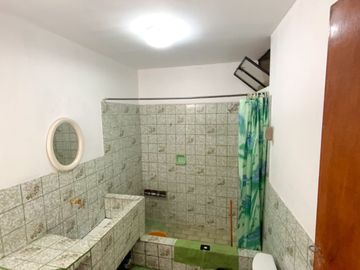 Venta De Hermosa Casa De 3 Pisos Ubicada En La Mejor Zona Del Rimac, En La Av La Capilla.