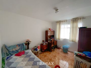 Venta De Hermosa Casa De 3 Pisos Ubicada En La Mejor Zona Del Rimac, En La Av La Capilla.