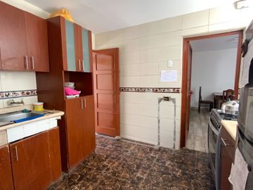 Venta De Hermosa Casa De 3 Pisos Ubicada En La Mejor Zona Del Rimac, En La Av La Capilla.