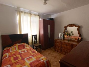Venta De Hermosa Casa De 3 Pisos Ubicada En La Mejor Zona Del Rimac, En La Av La Capilla.