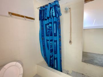 Venta De Hermosa Casa De 3 Pisos Ubicada En La Mejor Zona Del Rimac, En La Av La Capilla.