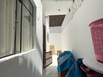 Venta De Hermosa Casa De 3 Pisos Ubicada En La Mejor Zona Del Rimac, En La Av La Capilla.