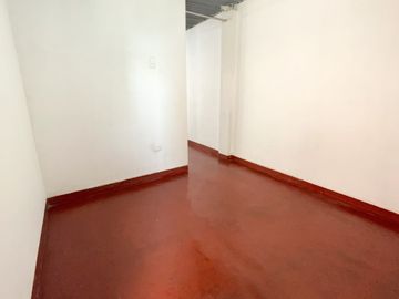 Venta De Hermosa Casa De 3 Pisos Ubicada En La Mejor Zona Del Rimac, En La Av La Capilla.