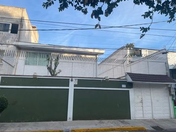 HERMOSA CASA DIVIDIDA EN DOS MODULOS