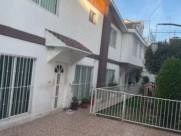 HERMOSA CASA DIVIDIDA EN DOS MODULOS