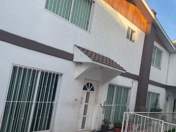 HERMOSA CASA DIVIDIDA EN DOS MODULOS
