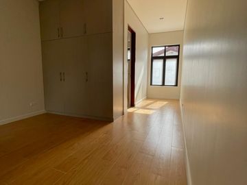 5BR HOUSE & LOT; BF NORTHWEST - BF HOMES, PARANAQUE CITY - FOR SALE