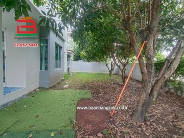 บ้านเดี่ยว หมู่บ้าน ภัทรีดาวิลล่า (ซอยวัดหนองปรง) เนื้อที่ 64 ตรว. ถนนกรุงเทพ-ปทุมธานี ตำบลบางเดื่อ อำเภอเมือง จังหวัดปทุมธานี