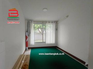 บ้านเดี่ยว หมู่บ้าน ภัทรีดาวิลล่า (ซอยวัดหนองปรง) เนื้อที่ 64 ตรว. ถนนกรุงเทพ-ปทุมธานี ตำบลบางเดื่อ อำเภอเมือง จังหวัดปทุมธานี