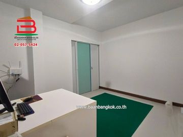 บ้านเดี่ยว หมู่บ้าน ภัทรีดาวิลล่า (ซอยวัดหนองปรง) เนื้อที่ 64 ตรว. ถนนกรุงเทพ-ปทุมธานี ตำบลบางเดื่อ อำเภอเมือง จังหวัดปทุมธานี