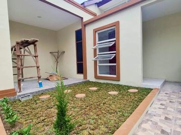 Rumah Siap Huni Posisi Sudut di Komplek Halton Palace Jalan Panglima Denai Menteng 7 Medan