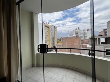 VENDO HERMOSO DEPARTAMENTO SUEPER AMPLIO EN URB PRIVADA EN CAYMA