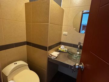 VENDO HERMOSO DEPARTAMENTO SUEPER AMPLIO EN URB PRIVADA EN CAYMA
