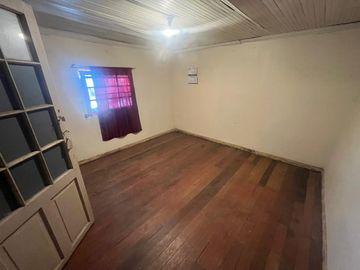 Casa sólida en Santiago Centro, Metro Ñuble.