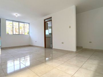 Amplio Flat 100 M2 3 Hab Frente A Parque Trinidad