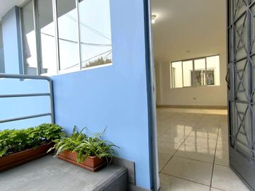 Amplio Flat 100 M2 3 Hab Frente A Parque Trinidad
