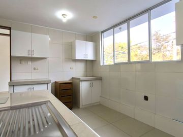 Amplio Flat 100 M2 3 Hab Frente A Parque Trinidad