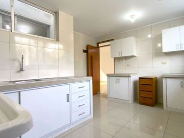 Amplio Flat 100 M2 3 Hab Frente A Parque Trinidad