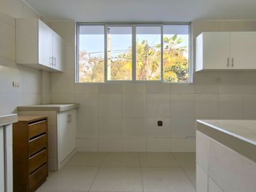 Amplio Flat 100 M2 3 Hab Frente A Parque Trinidad