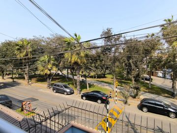 Amplio Flat 100 M2 3 Hab Frente A Parque Trinidad