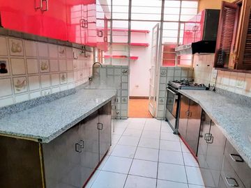 ¡OPORTUNIDAD EN BARRANCO, DEPARTAMENTO EN 2DO PISO!