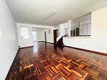 ALQUILER DE CASA DE 2 PISOS – IDEAL PARA EMPRESAS (RUC 20) – PUEBLO LIBRE
