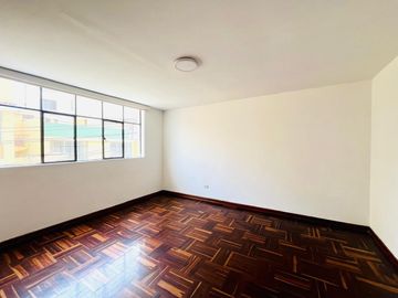 ALQUILER DE CASA DE 2 PISOS – IDEAL PARA EMPRESAS (RUC 20) – PUEBLO LIBRE