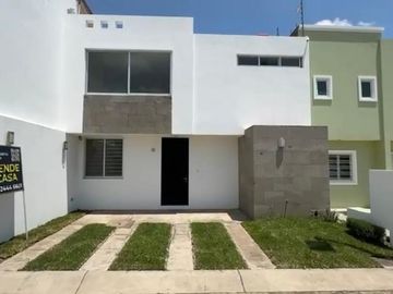 AMPLIA CASA EN FRACCIONAMIENTO LOS ALMENDROS CON SEGURIDAD 24/7.
