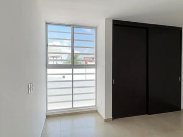 AMPLIA CASA EN FRACCIONAMIENTO LOS ALMENDROS CON SEGURIDAD 24/7.