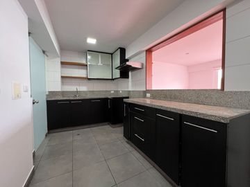 SURCO: HERMOSO Y AMPLIO DEPARTAMENTO EN VENTA