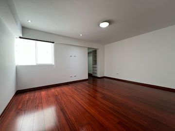 SURCO: HERMOSO Y AMPLIO DEPARTAMENTO EN VENTA