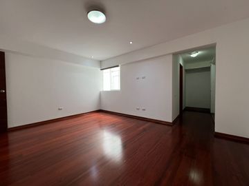 SURCO: HERMOSO Y AMPLIO DEPARTAMENTO EN VENTA