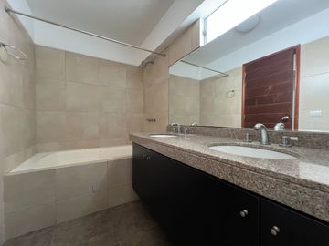 SURCO: HERMOSO Y AMPLIO DEPARTAMENTO EN VENTA