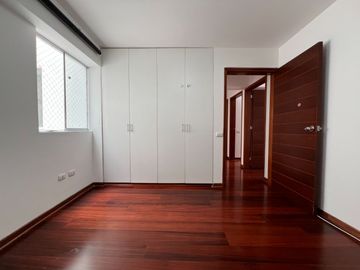 SURCO: HERMOSO Y AMPLIO DEPARTAMENTO EN VENTA