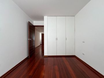 SURCO: HERMOSO Y AMPLIO DEPARTAMENTO EN VENTA
