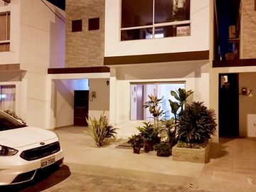 Salinas - La Milina, casa en urbanización con acceso al mar, con 3 habitaciones