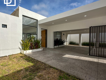 Espectacular casa en venta de una planta con 4 recamaras y amplia alberca