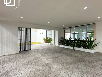 Espectacular casa en venta de una planta con 4 recamaras y amplia alberca