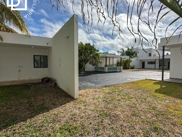 Espectacular casa en venta de una planta con 4 recamaras y amplia alberca